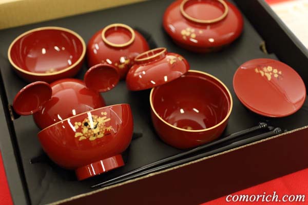 ディズニーのかわいいお食い初めセット ミッキー和膳で自宅でお祝い コモちゃんのゆたかな暮らし