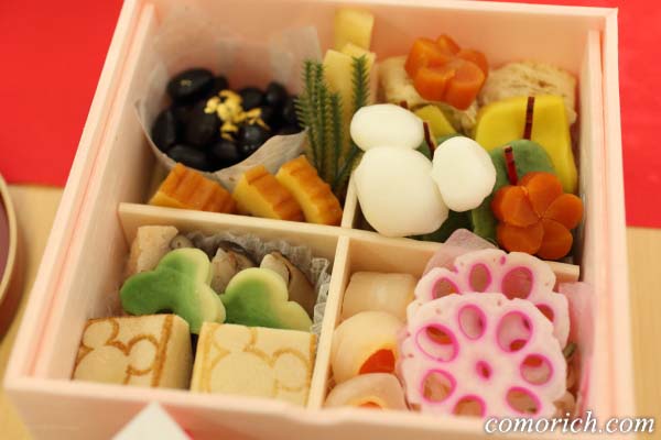 ディズニーのかわいいお食い初めセット ミッキー和膳で自宅でお祝い コモちゃんのゆたかな暮らし